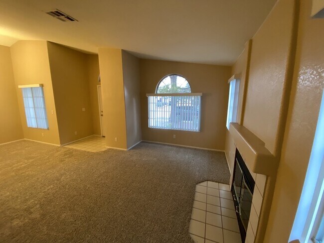 Building Photo - Beautiful 3 Bedroom 2 Bath House