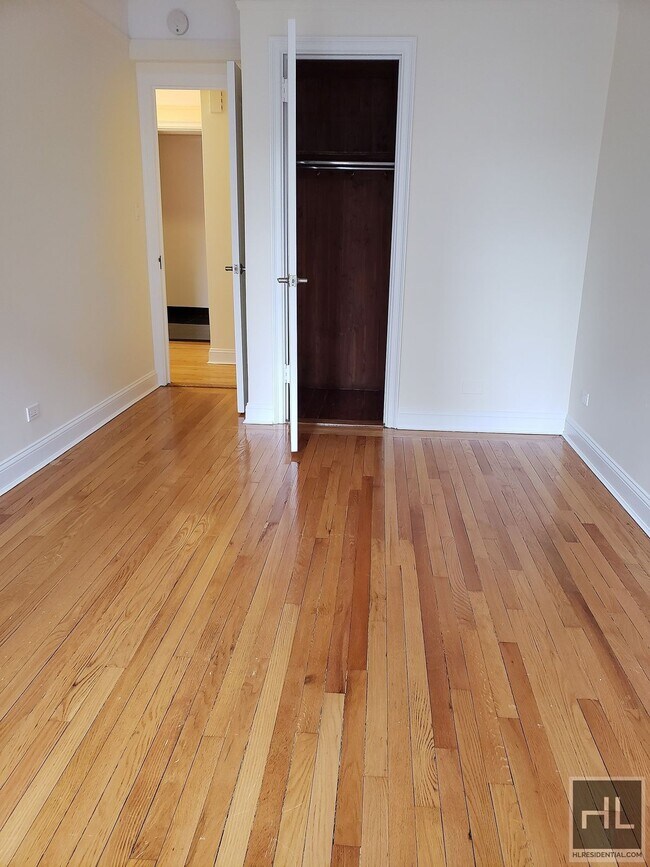 Foto del edificio - EAST 10 STREET