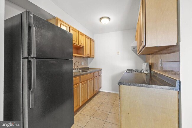 Building Photo - 6935 N 15th St