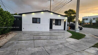 Building Photo - 8701 SW 36th St