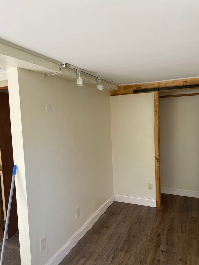 Lower bedroom - 21 S High St