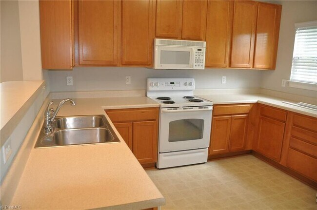 Building Photo - 4505 Brassfield Dr