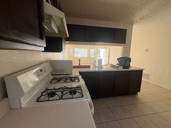 Foto del edificio - 1301 Villa Chamisa NE