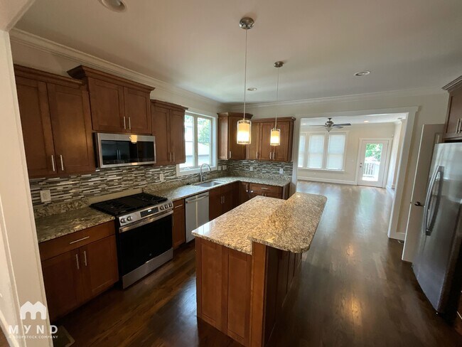 Foto del edificio - 2822 W Kirkwood Ave