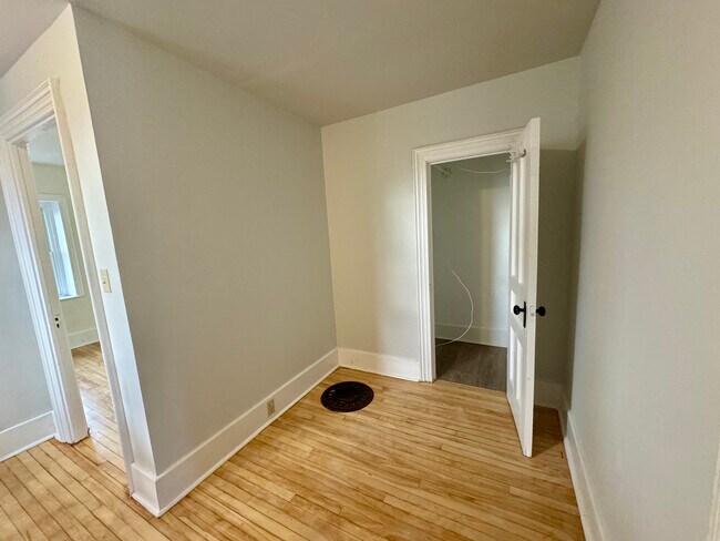 Photo du bâtiment - 109 Clothier St E