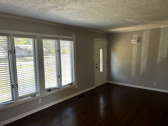 Building Photo - 1019 W Auman Dr