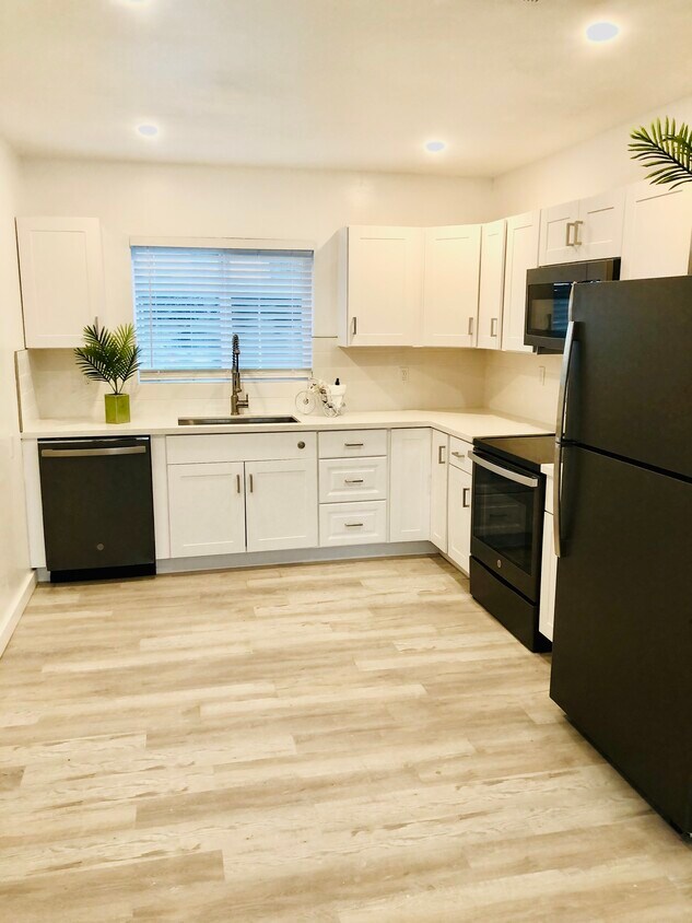 Foto principal - 1216 E Rose Ln