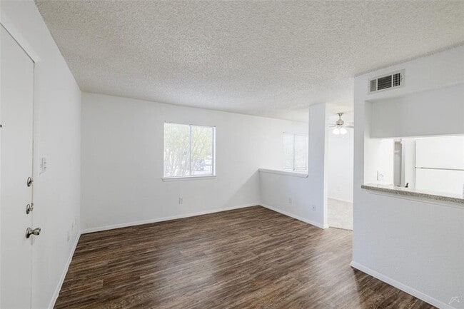 Foto del edificio - 3600 Greystone Dr