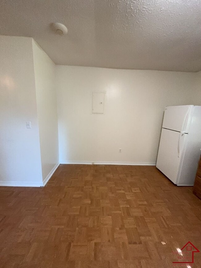 Building Photo - 157 Bybee Woods Dr