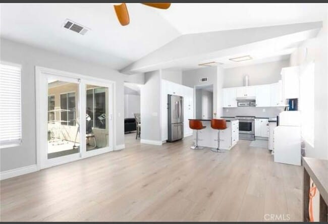 Building Photo - 43345 Via Sabino