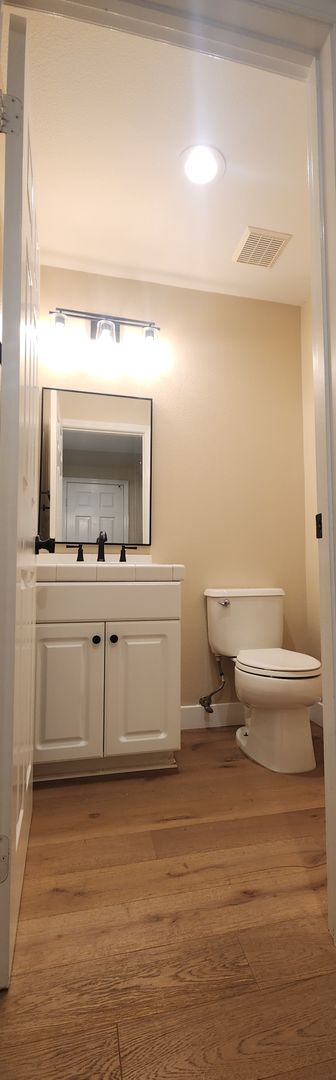 Building Photo - Experience luxury and comfort in this beau...