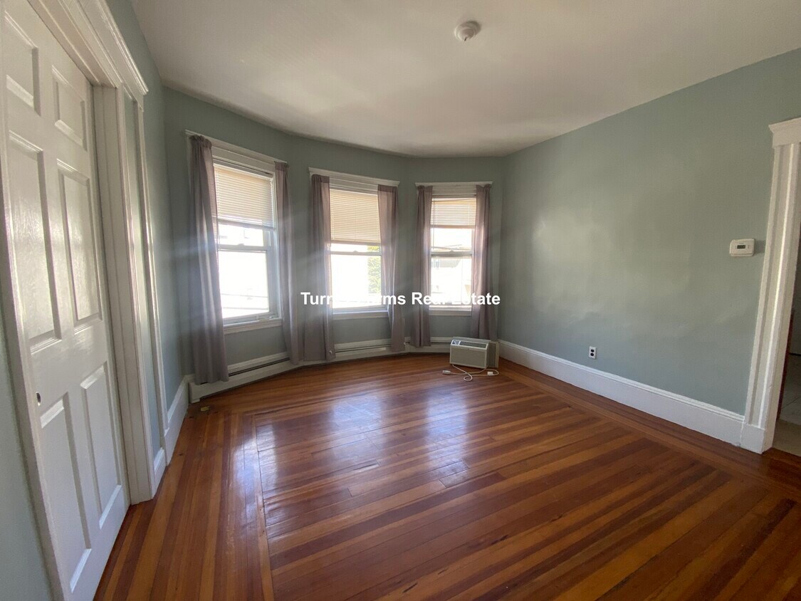 Primary Photo - 49 Conwell Ave