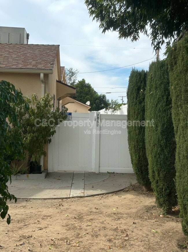 Building Photo - 7053 Lindley Ave