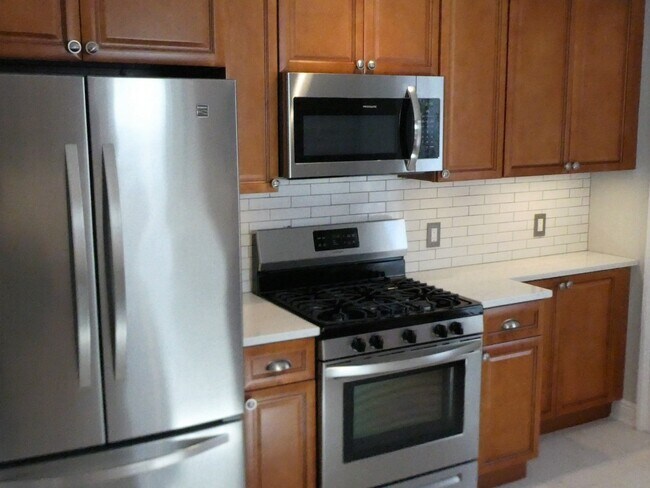 Kitchen - 17 Sherman Ave