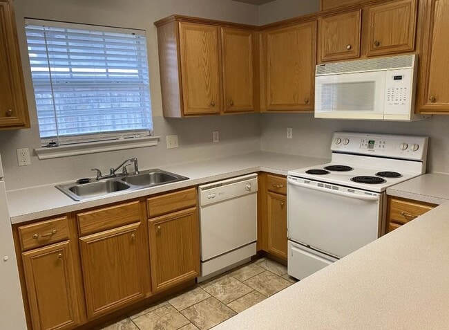Building Photo - 947 Willow Pond St