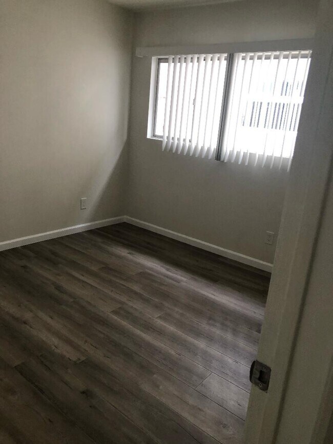 Foto del edificio - 3760 Jasmine Ave