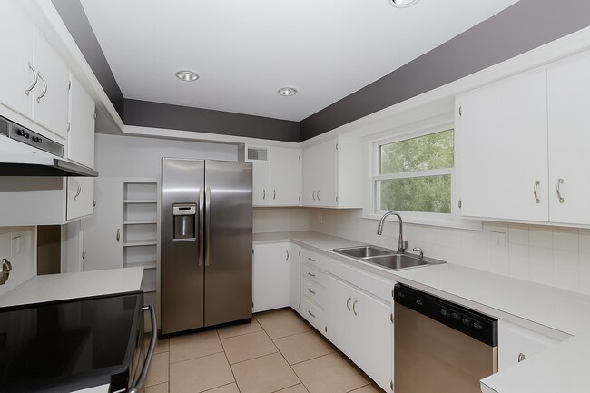 Foto del edificio - 6409 E Farmview St