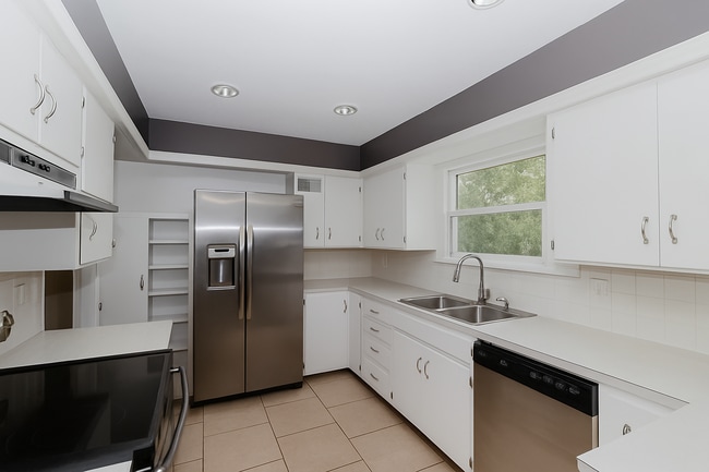 Modern kitchen - 6409 E Farmview St