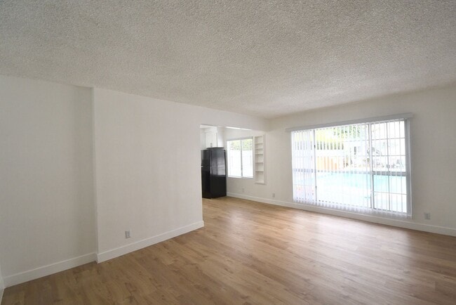 Building Photo - 5230 Vesper Ave