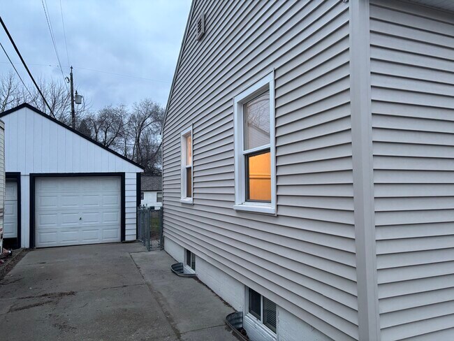 Foto del edificio - 10105 N Wesley Rd