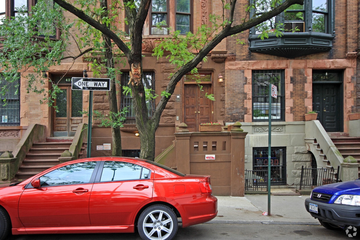 Building Photo - 424 W 160th St