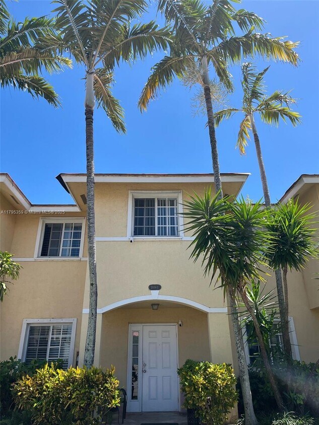 Foto principal - 2036 NE 167th St