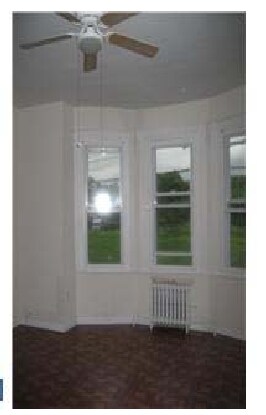 Foto del edificio - 7028 Woodland Ave