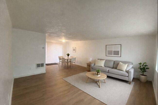 Living Room 1 - 880 N Cloverleaf Loop