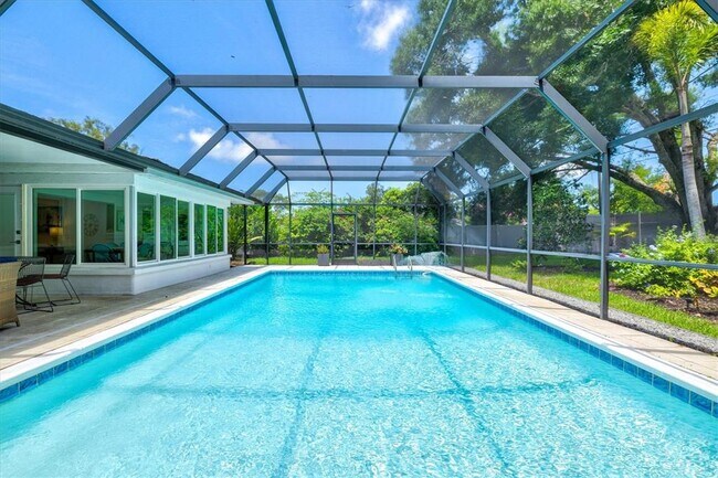 Building Photo - 2587 Ringling Blvd