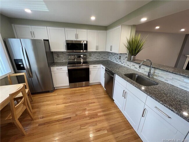 Foto del edificio - 49 Woodbridge Ln