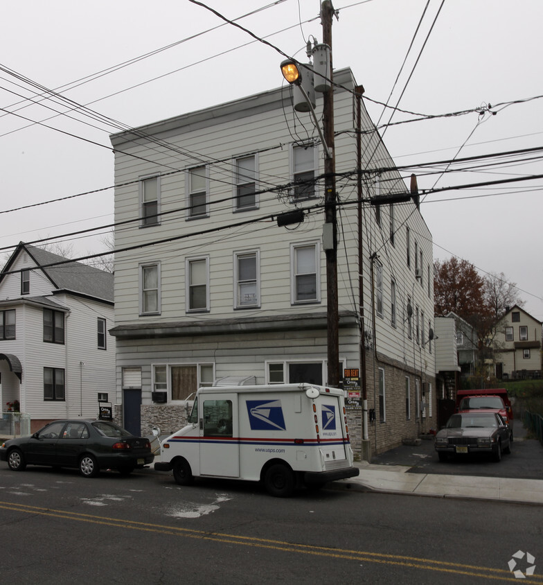 Building Photo - 367 Highland Ave