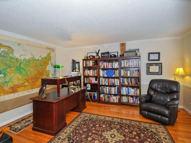 Building Photo - Beautiful 4 Bedroom with Fenced yard! 15 M...
