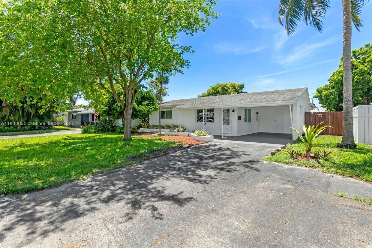 Primary Photo - 330 NE 42nd Ct