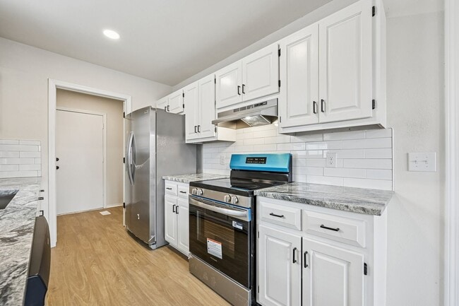 Building Photo - Newly Renovated Broken Arrow Beaut! Available for Immediate Move In!