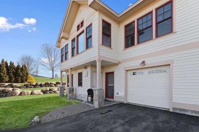 Building Photo - 13 Greenscapes Ln