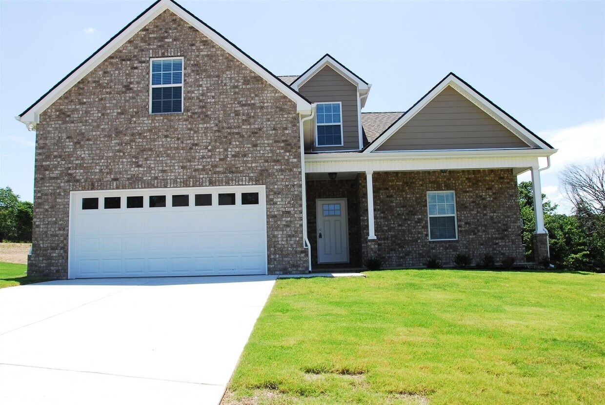 Foto principal - 4BR Home in Fairview – Modern Living on an...