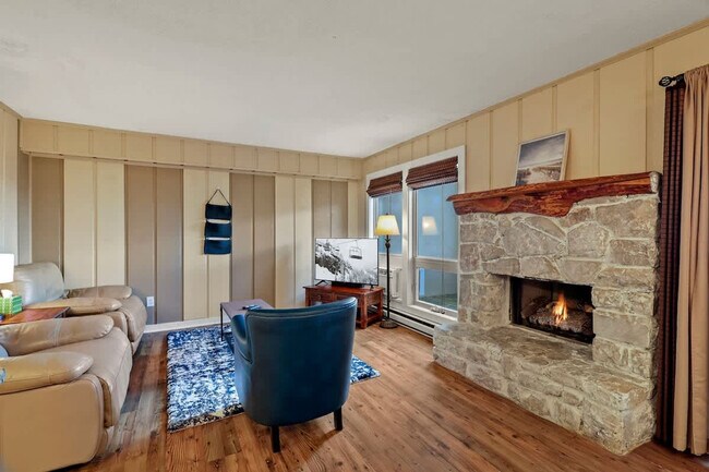 Building Photo - 111 Courtside Ln
