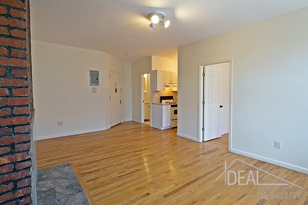 Primary Photo - 406 Clinton Ave