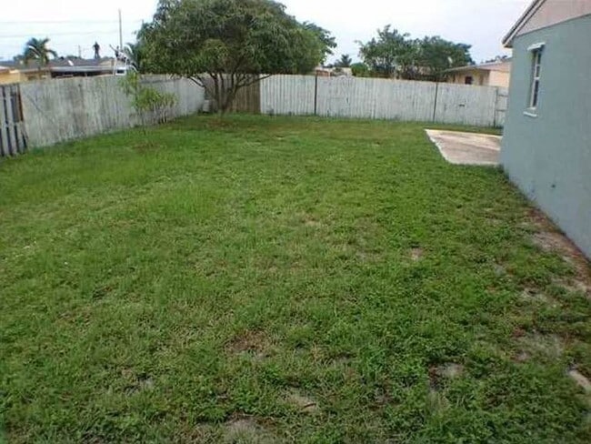 Building Photo - 7241 Southgate Blvd