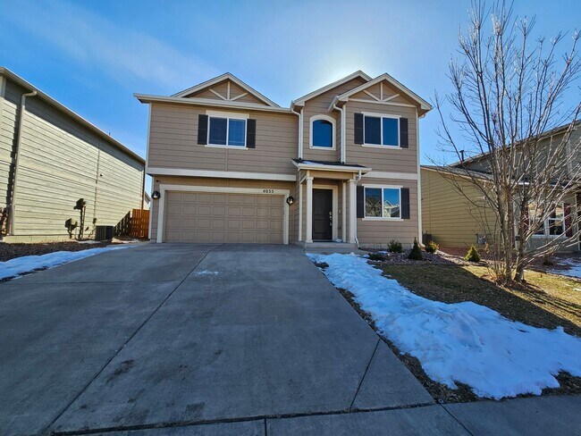 Building Photo - 3 Bed 3 bath house in 80911!