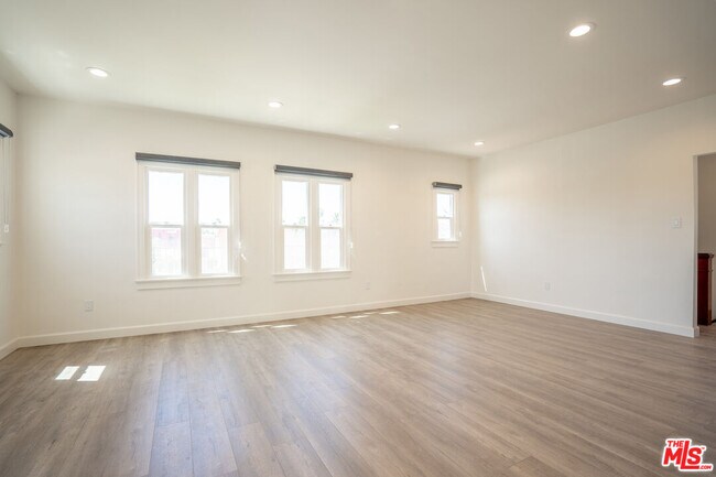 Building Photo - 1226 Keniston Ave