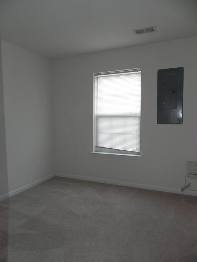 Building Photo - Townhouse for Rent in Culpeper