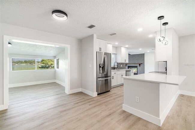 Building Photo - 1216 W Wellington Dr