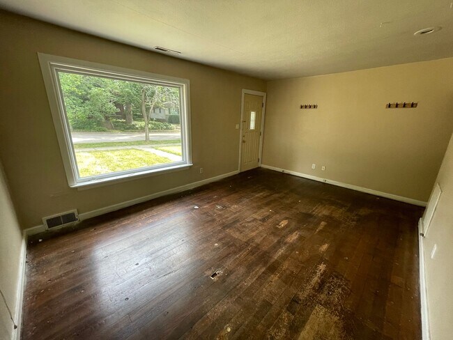 Foto del edificio - 3 bedroom, 1 bathroom and detached garage!