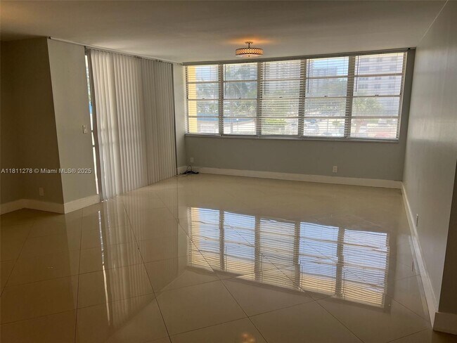 Foto del edificio - 1825 S Ocean Dr