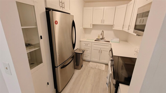 Building Photo - 555 SE 8th St