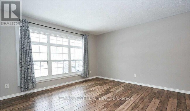 Photo du bâtiment - 323 Centre St