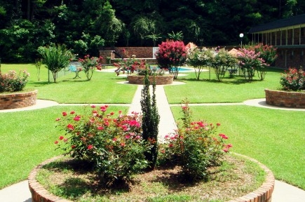 Building Photo - Four Fountain Apartments