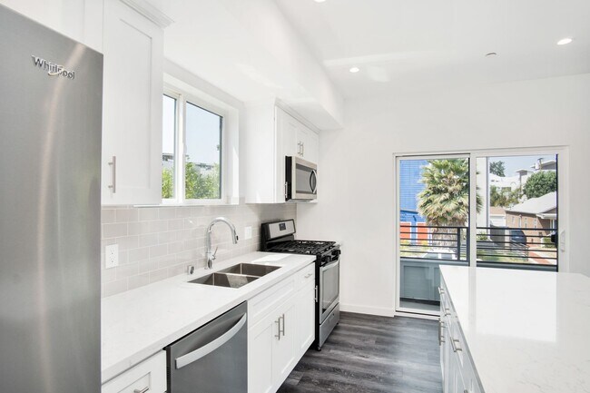 Foto del edificio - 10924 1/2 Hesby St