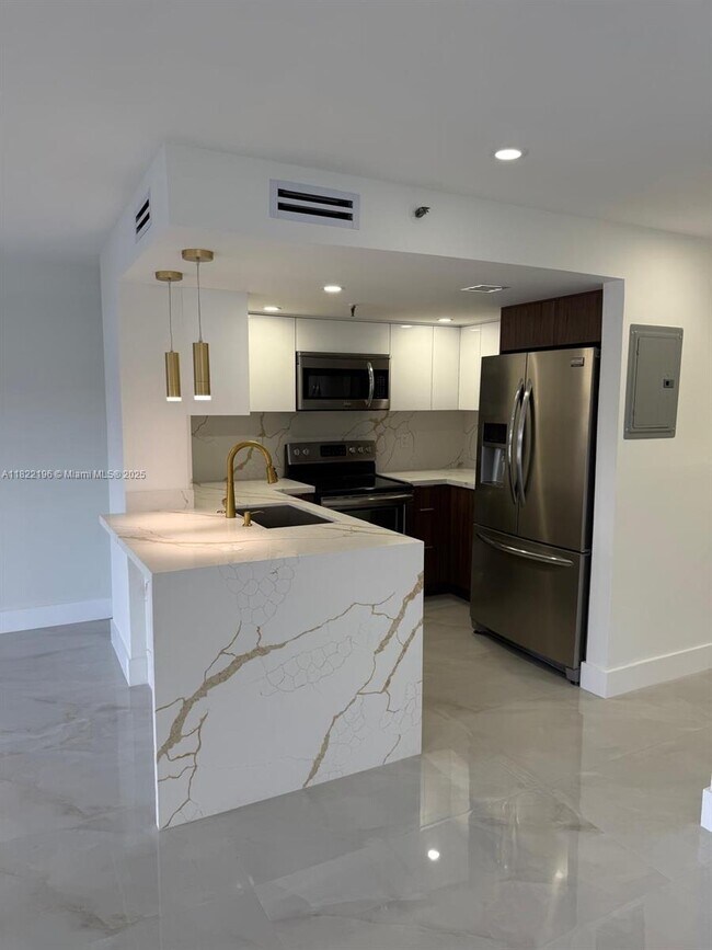 Foto del edificio - 5249 NW 7th St